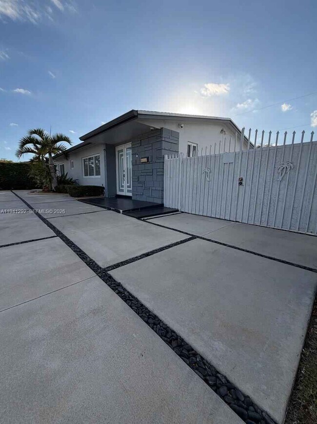 Building Photo - Southwest 96th Avenue, Miami, FL 33165 - 3 BR 2 BA single-family home