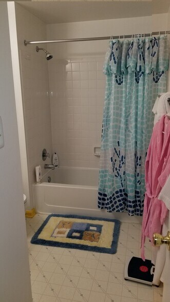 3rd Bedroom Bathroom - 11956 Hollowwind Ct