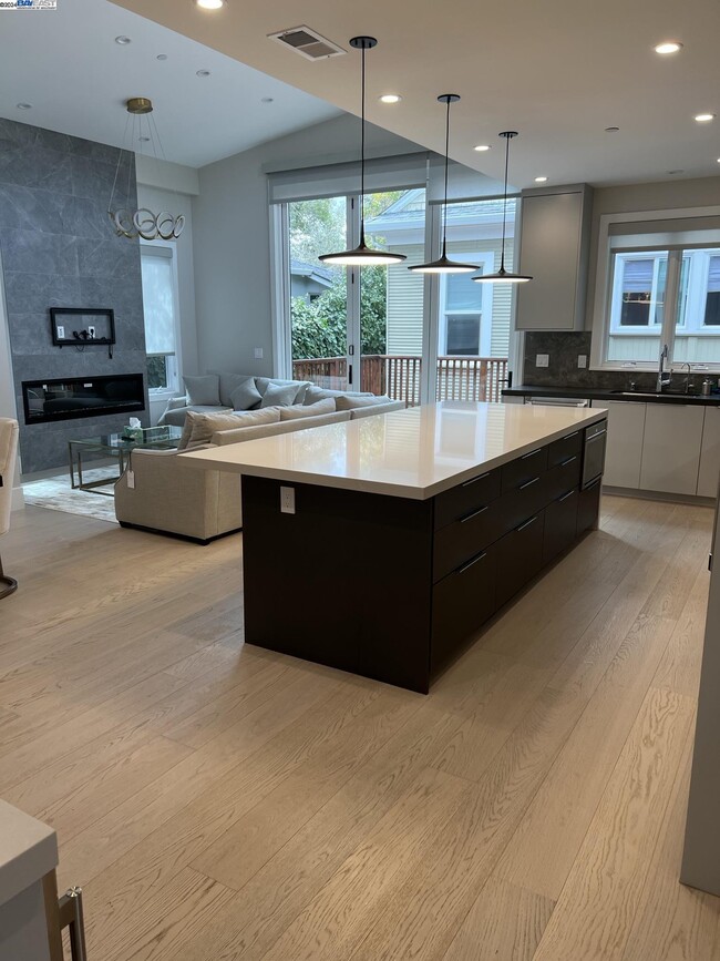 Building Photo - 466-4B1 Ruthven,Palo Alto CA 94301