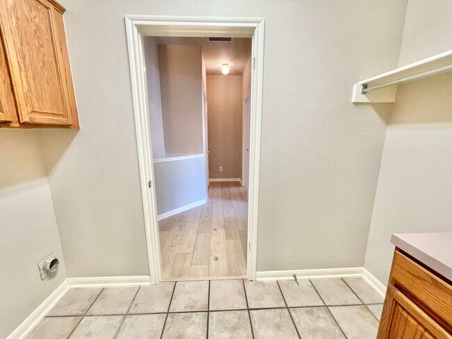 Building Photo - 707 Belmark Ct