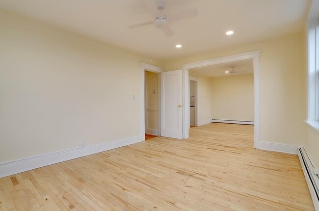 Building Photo - 327 8th St