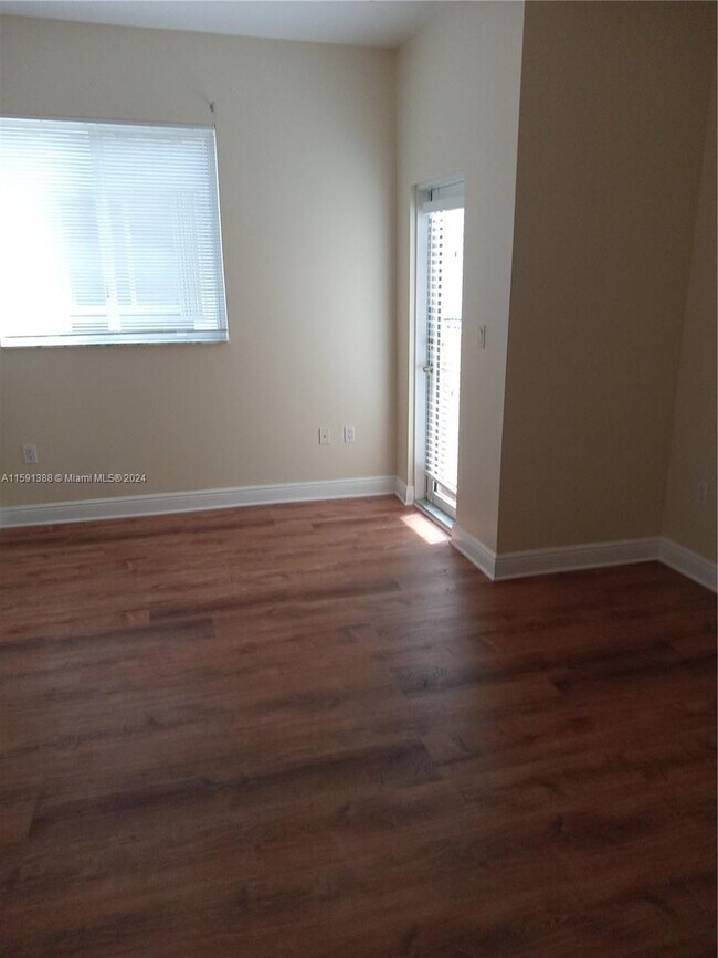 Building Photo - 3364 SW 28th Terrace