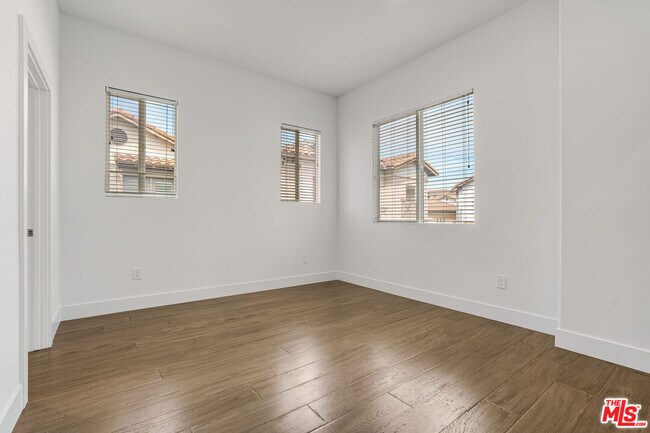 Building Photo - 5744 S Celedon Creek