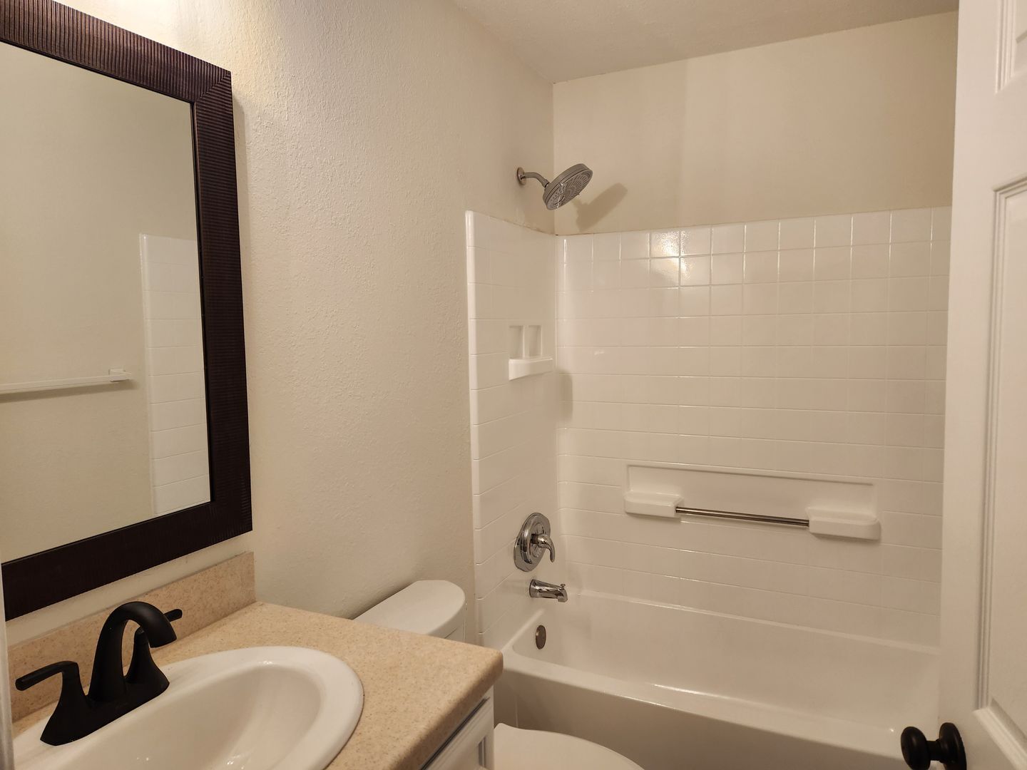 Building Photo - Cozy 3BR 1BA House Near Buckingham Area RECENTLY REDUCED!