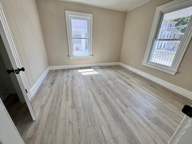 Building Photo - 112 Brookside Ave