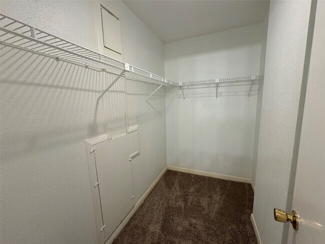 Building Photo - 9800 Pagewood Ln