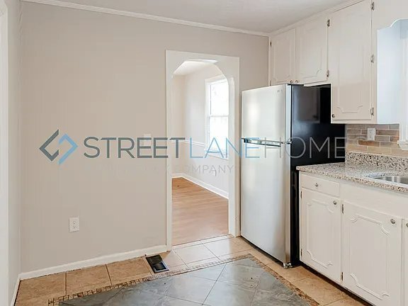 Building Photo - 632 Seymour Dr