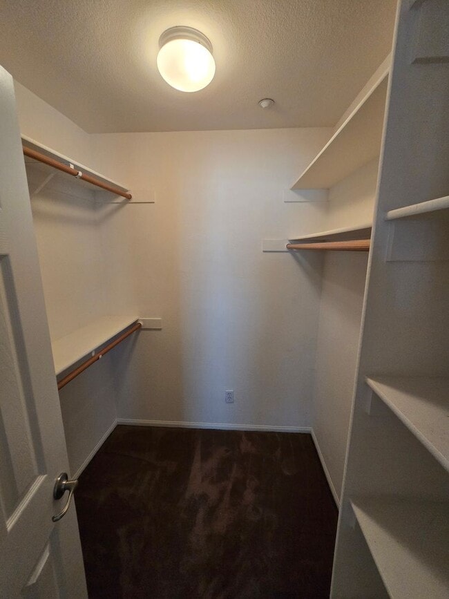 Building Photo - Luxury Tri-Level Townhome – Terraces at Es...