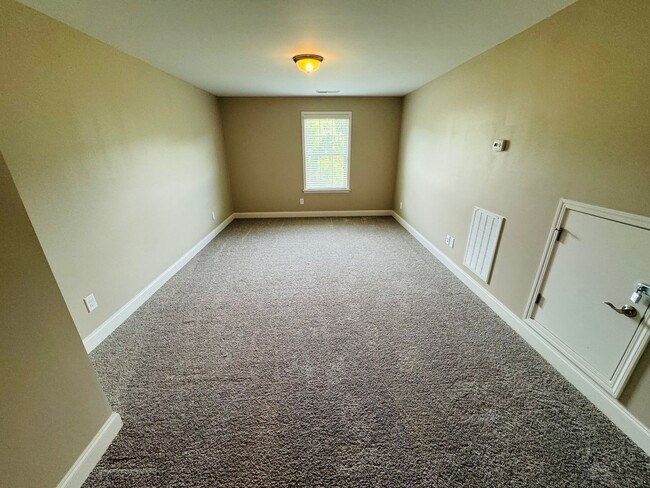 Building Photo - 2-Level Condo in Five Oaks of Lebanon
