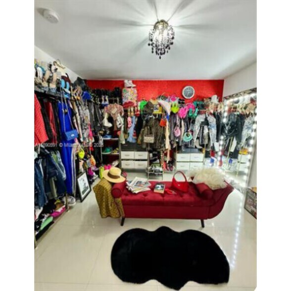 Building Photo - 9240 Byron Ave