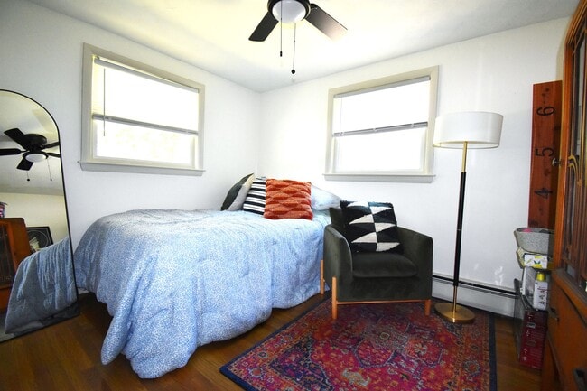 Building Photo - Impeccably maintained & updated 3 bedroom ...