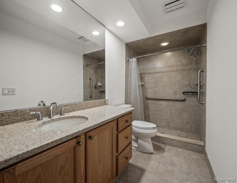 Building Photo - 1888 Webster St