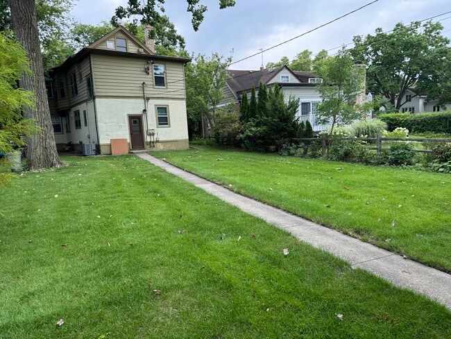 Building Photo - 1462 Wilmette Ave
