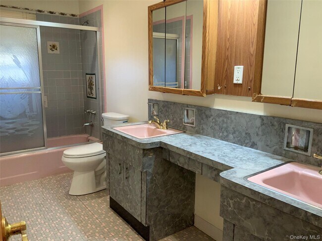 Building Photo - 20 Gildare Dr