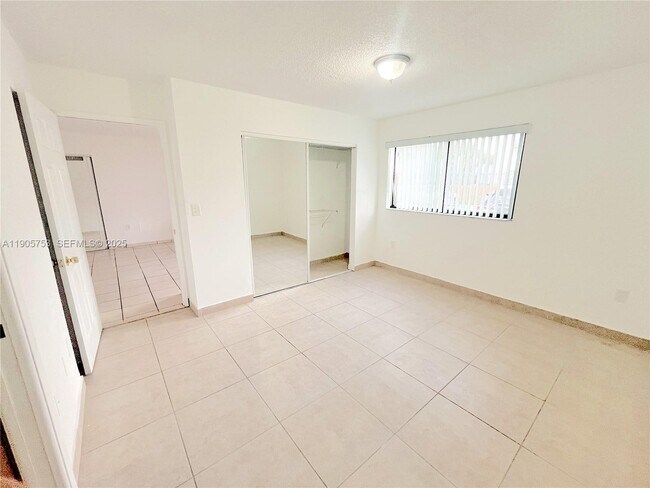 Building Photo - 2740 W 63rd St