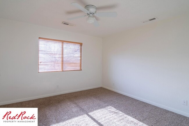 Building Photo - Inviting 3-Bedroom Home with Garage and Pr...