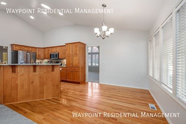 Building Photo - 4917 N Contour Way