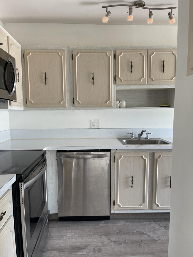 Building Photo - 1141 Calamondin Terrace