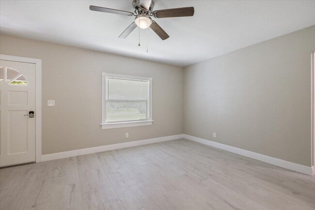 Building Photo - 807 S 12th St