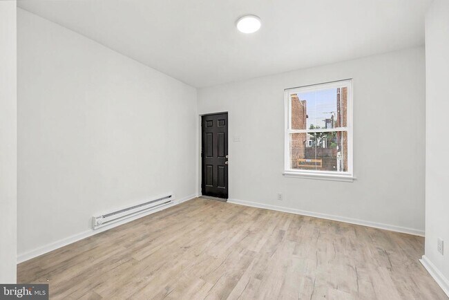 Building Photo - 2821 N Stillman St