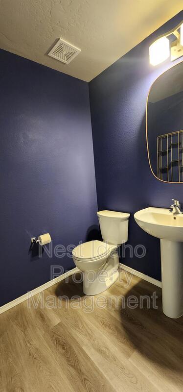 Building Photo - 657 N Manship Ave