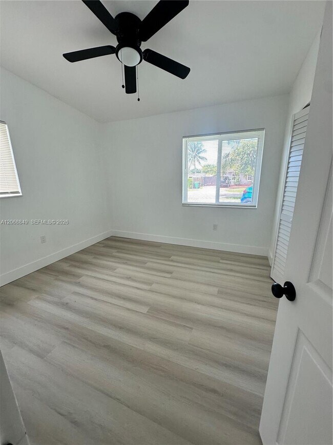 Building Photo - 3101 SW 102nd Pl