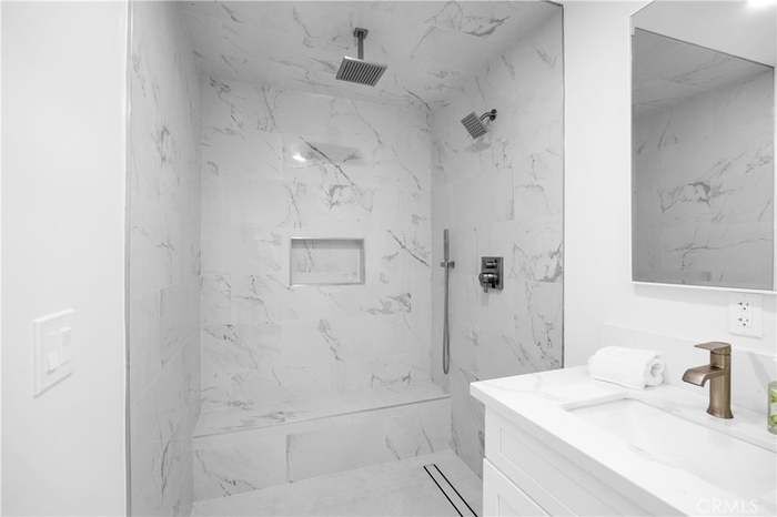Building Photo - 8381 E Blithedale St