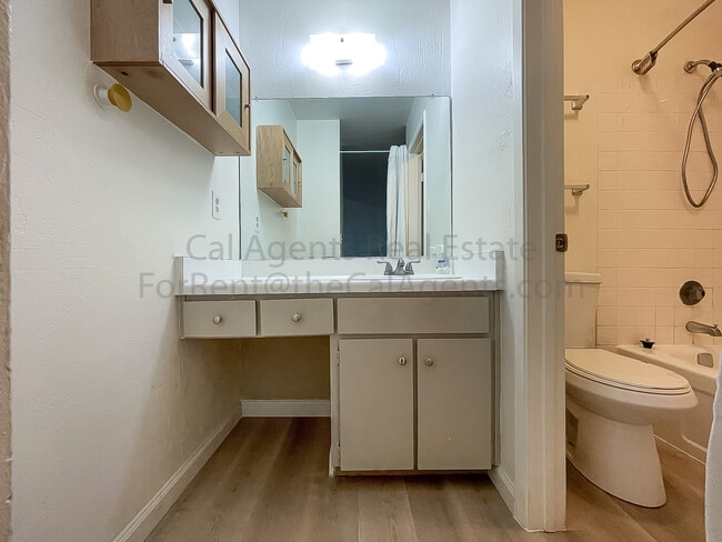 Building Photo - 250 Whitmore St