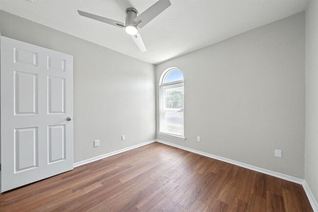 Building Photo - 1810 Mearns Meadow Blvd
