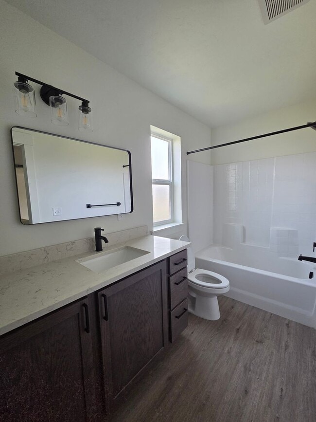 Building Photo - Modern New-Build Duplex in Payette