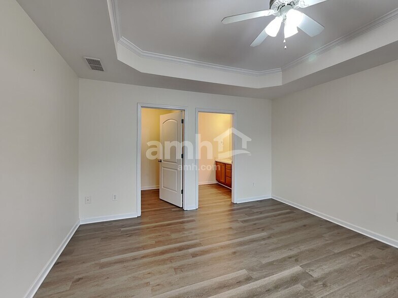 Building Photo - 70 Camden Way