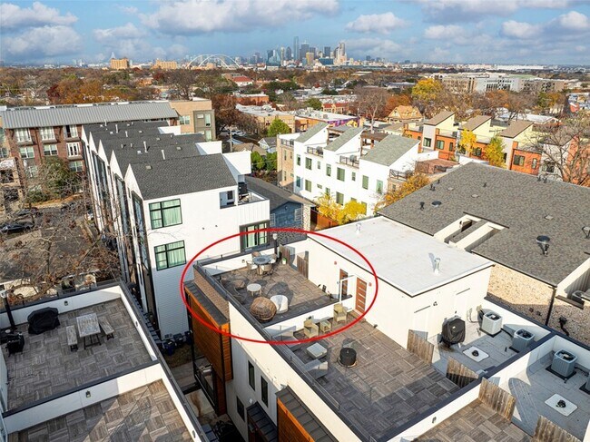 Building Photo - 425 W 9th St