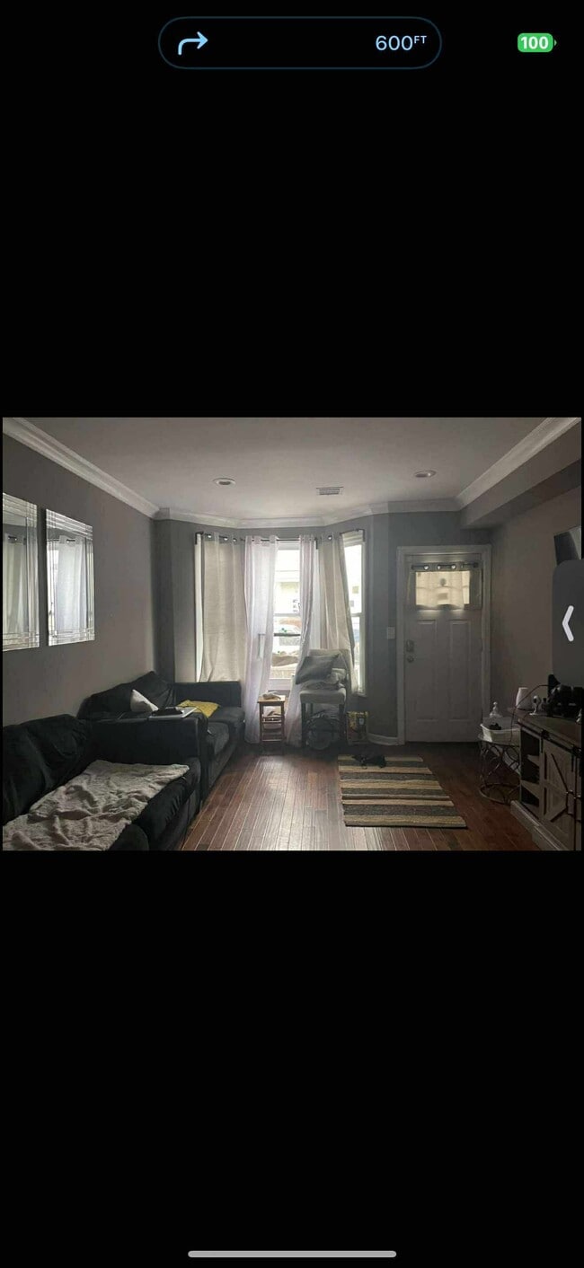Building Photo - 235 Garside St