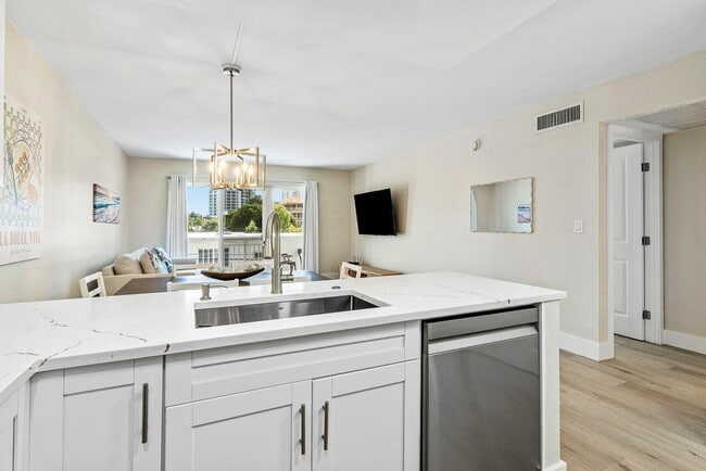 Building Photo - 550 Bayshore Dr