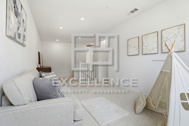 Building Photo - One Year New Home!  3/2.5 With Beautiful Updates Throughout Including Quartz Counters, Water Filt...