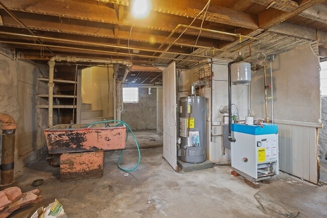 Building Photo - 6 Coffin Ave Ct