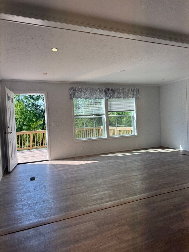 Building Photo - 465 Royal Manor Rd