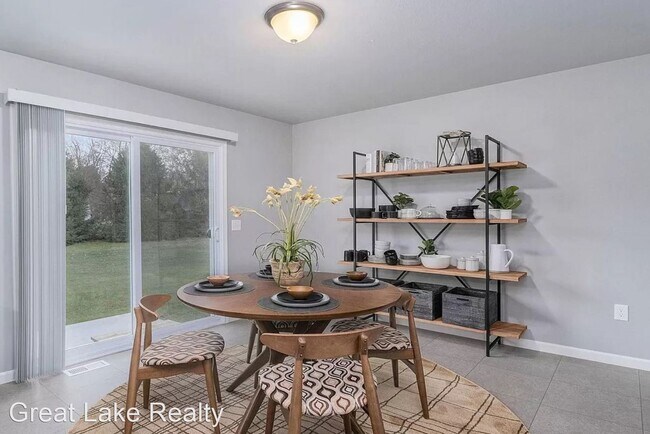 Building Photo - 4 br, 2.5 bath House - 8782 Tiburon Lane