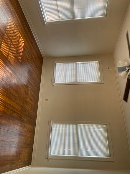 Building Photo - 153 E Elmwood St