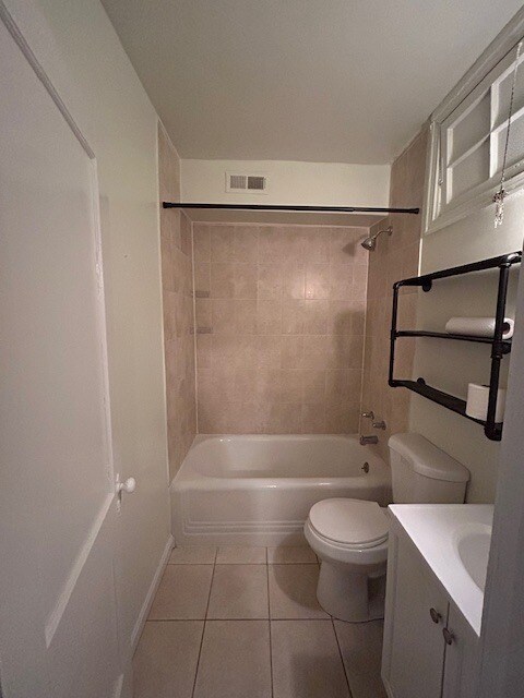 Building Photo - 1424 Staples St NE