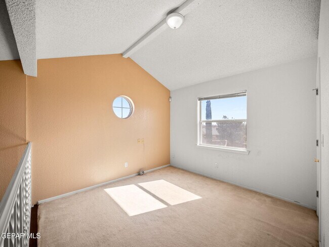 Building Photo - 4572 Loma Linda Cir