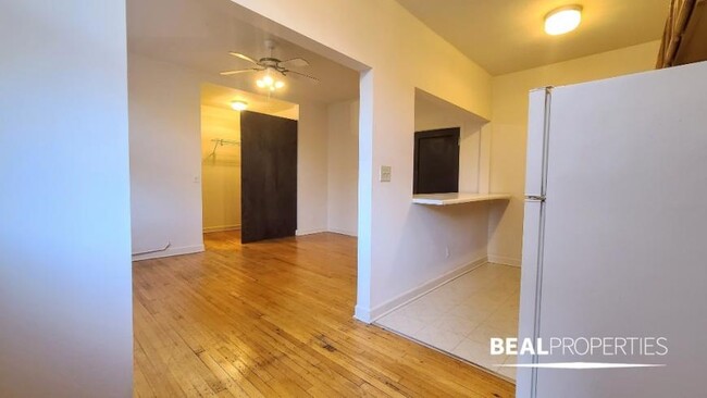 Building Photo - 0 bedroom in CHICAGO IL 60657