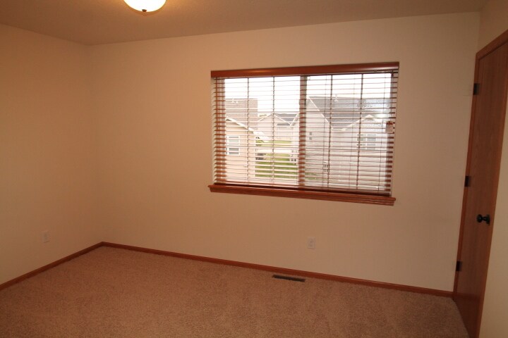 rear bedroom - 4902 Algonquin Dr