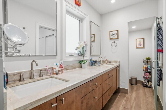 Building Photo - 7830 SW 53rd Pl