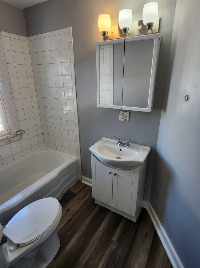 Building Photo - 3 Bedroom Home with 2 Car Detached Garage in East Moline