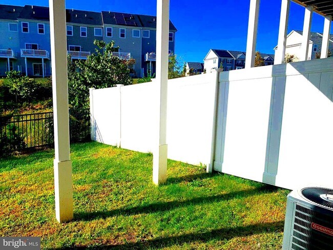 Building Photo - 9606 Julia Ln