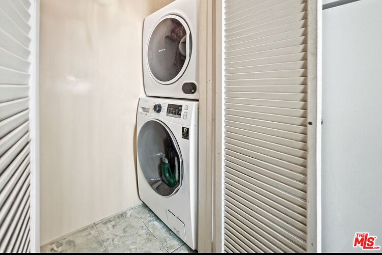 Building Photo - 5882 Bowcroft St