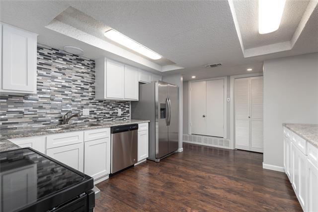 Building Photo - 2225 Park Hill Dr