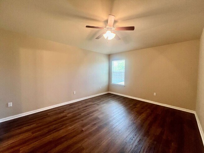 Building Photo - Beautifully updated one-story home!