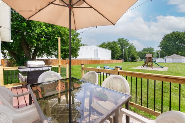 Building Photo - 415 Short St